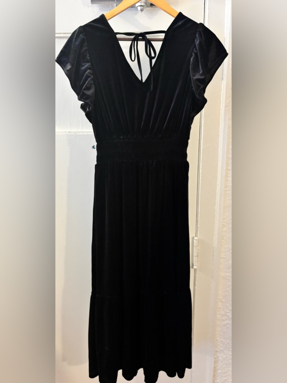 GAP Black Velvet V‑Neck Midi Dress